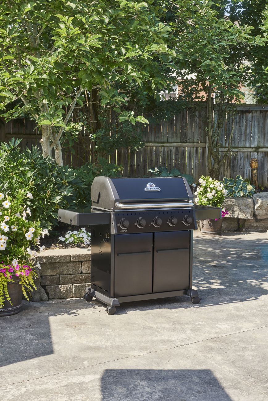 crown_520_shadow_gas_grill_866153_l1.jpg