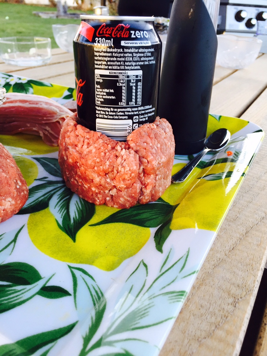 Beercan Bacon Burgare Grillkung