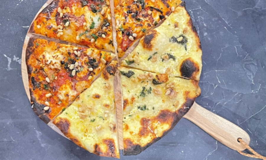 _ pizza_bianco_med_citron,_salviasmor_och_pinjenotter_av_malin_rosdahl.png